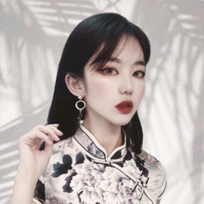 ����������Ů��΢��ͷ��