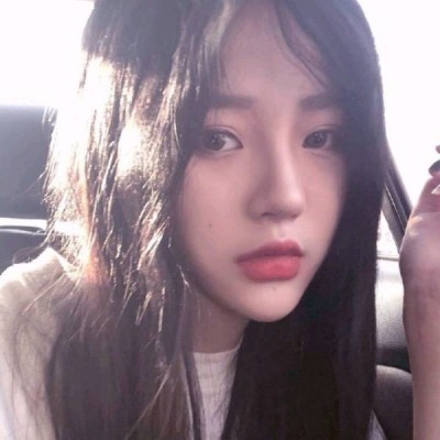 ����������Ů��΢��ͷ��