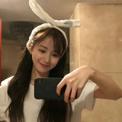 �����ؿɰ����µ�СŮ��ͷ��