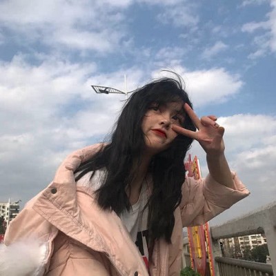 �����ؿɰ����µ�СŮ��ͷ��