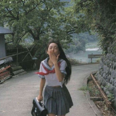 �����ؿɰ����µ�СŮ��ͷ��