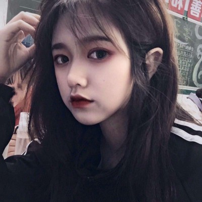 �����ؿɰ����µ�СŮ��ͷ��