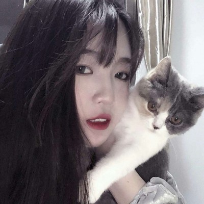 �����ؿɰ����µ�СŮ��ͷ��