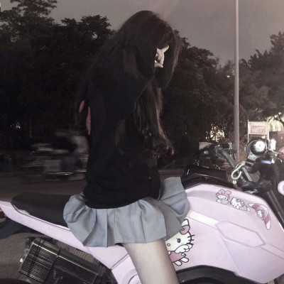 �����ؿɰ����µ�СŮ��ͷ��