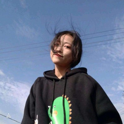 �����ؿɰ����µ�СŮ��ͷ��