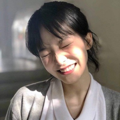 �����ؿɰ����µ�СŮ��ͷ��