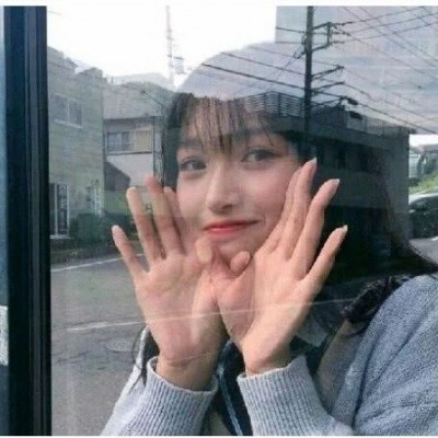 �����ؿɰ����µ�СŮ��ͷ��