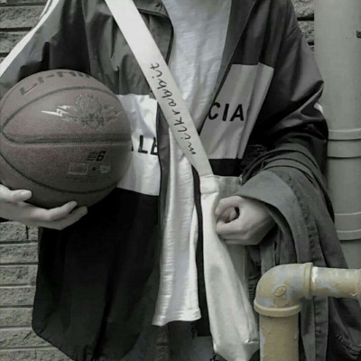 ʧ��ҹ��ĺڰ�����ͷ��