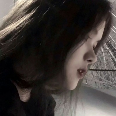 ������ÿ���Ů��ͷ��