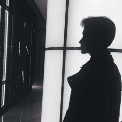 �ڰ׸�������΢��ͷ��--����ȥ