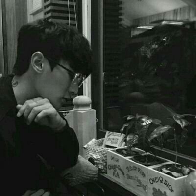 �ڰ׸�������΢��ͷ��--����ȥ