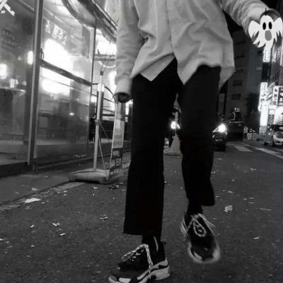 �ڰ׸�������΢��ͷ��--����ȥ