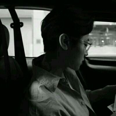 �ڰ׸�������΢��ͷ��--����ȥ