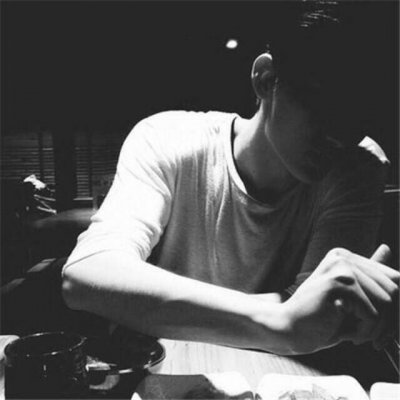 �ڰ׸�������΢��ͷ��--����ȥ