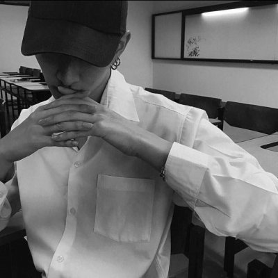 �ڰ׸�������΢��ͷ��--����ȥ