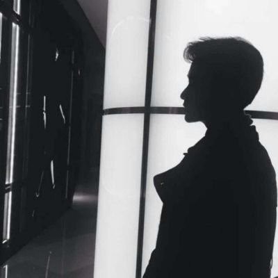 �����˸е������ڰ�ͷ�� ��Ӳ���������