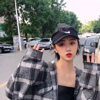 ӵ��δ����Ů��΢��ͷ��