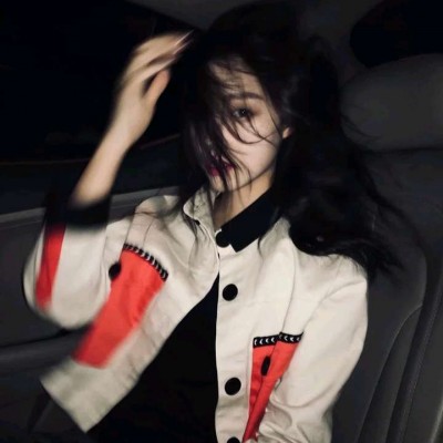 ӵ��δ����Ů��΢��ͷ��