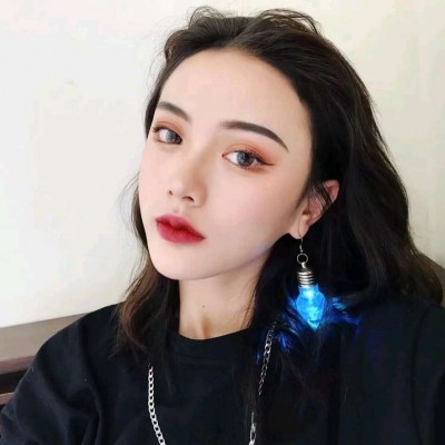 ӵ��δ����Ů��΢��ͷ��