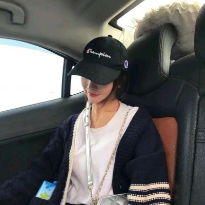 ӵ��δ����Ů��΢��ͷ��