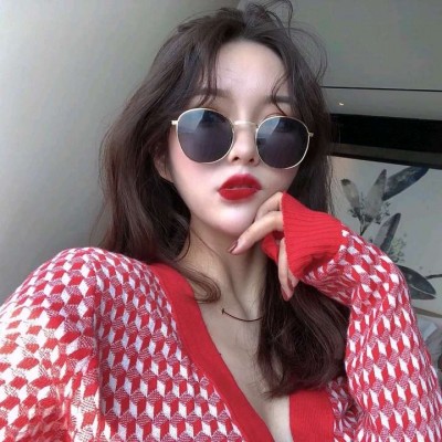 ӵ��δ����Ů��΢��ͷ��