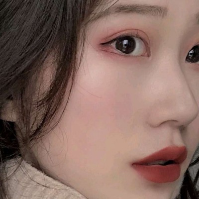 ӵ��δ����Ů��΢��ͷ��