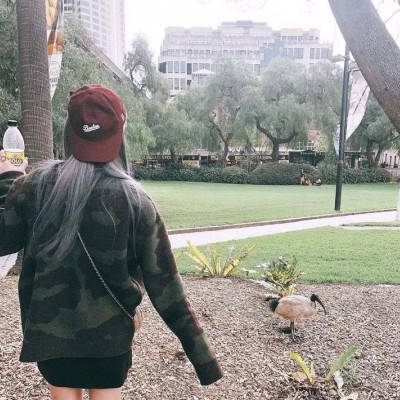 ӵ��δ����Ů��΢��ͷ��