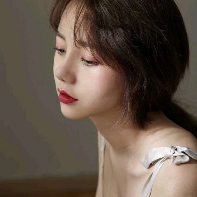 ӵ��δ����Ů��΢��ͷ��