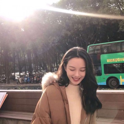 ӵ��δ����Ů��΢��ͷ��