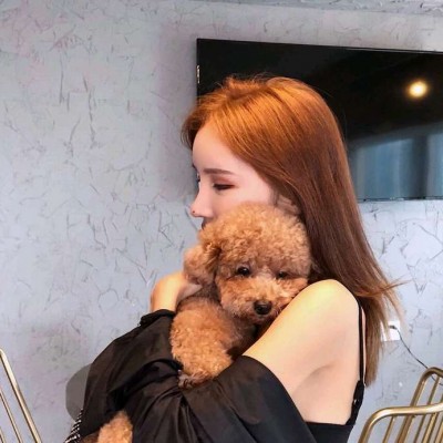 ӵ��δ����Ů��΢��ͷ��