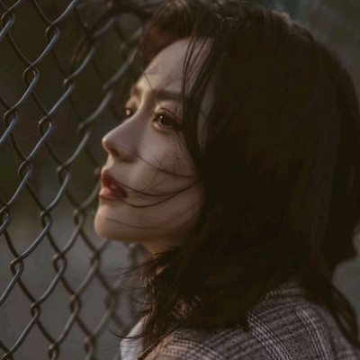 ӵ��δ����Ů��΢��ͷ��