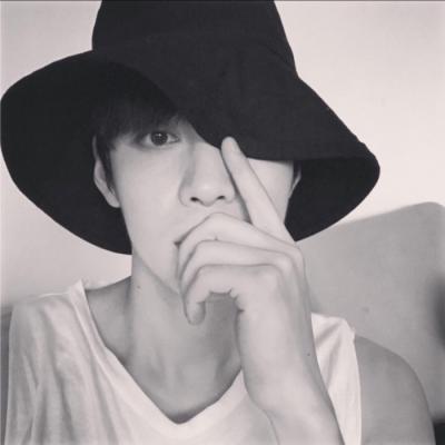 �ڰ����ں�������ͷ�� ����ҹ�������