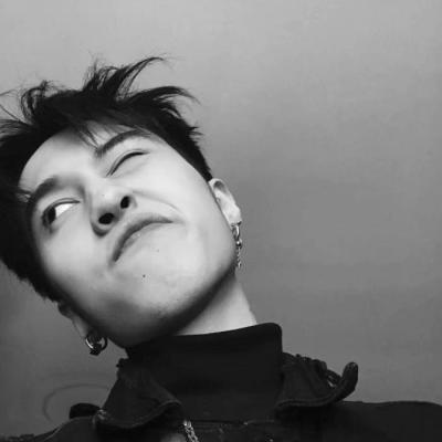 �ڰ����ں�������ͷ�� ����ҹ�������