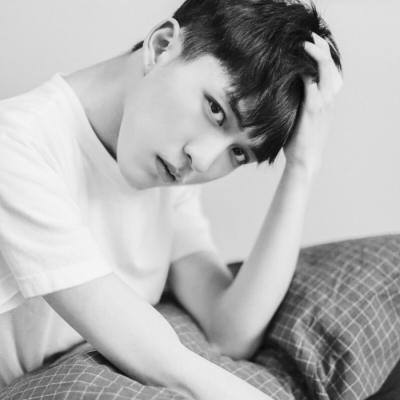 �ڰ����ں�������ͷ�� ����ҹ�������