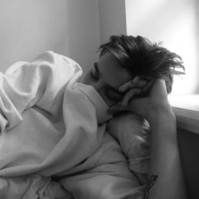 �ڰ����ں�������ͷ�� ����ҹ�������