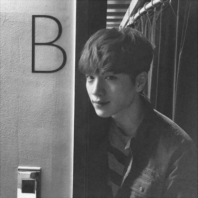 �ڰ׸���˧������ͼƬ