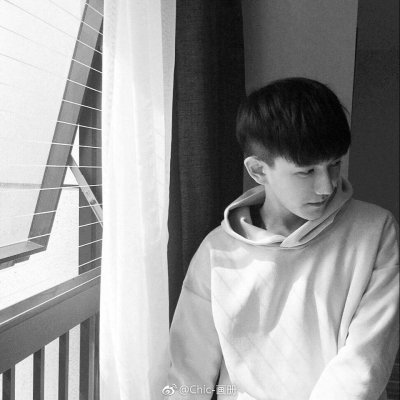 �ڰ׸���˧������ͼƬ