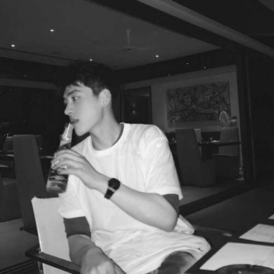 �ڰ׸���˧������ͼƬ