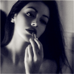 ����˸кڰ�Ů��ͷ�� ��Щ����������