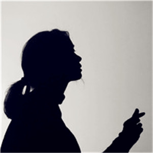 ����˸кڰ�Ů��ͷ�� ��Щ����������