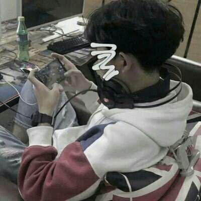 ˧����Ц������΢��ͷ��