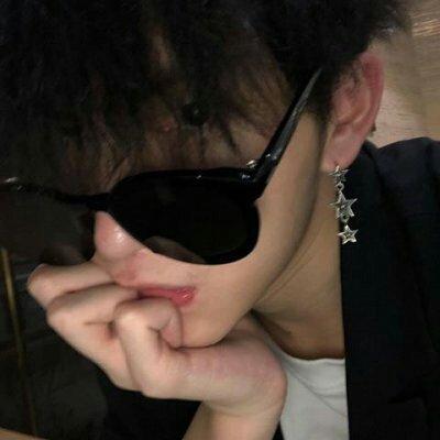 ˧����Ц������΢��ͷ��