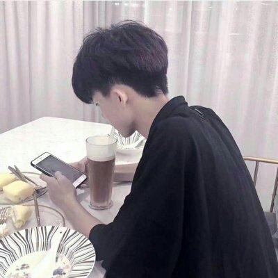 ˧����Ц������΢��ͷ��