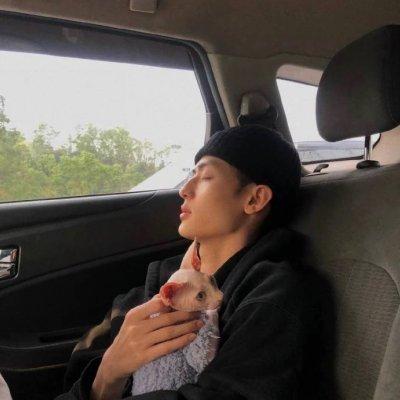 ˧����Ц������΢��ͷ��