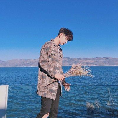 ˧����Ц������΢��ͷ��