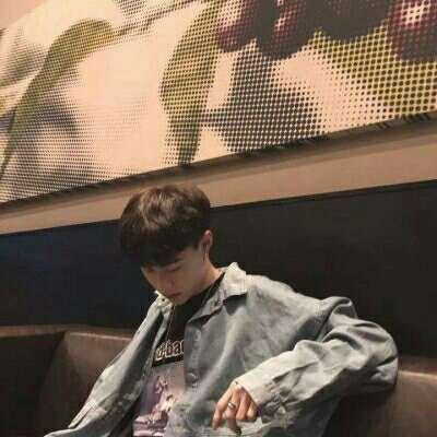 ˧����Ц������΢��ͷ��