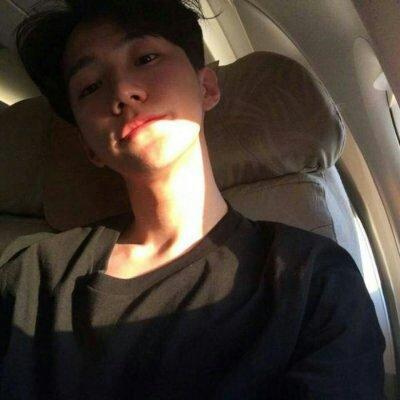 ˧����Ц������΢��ͷ��