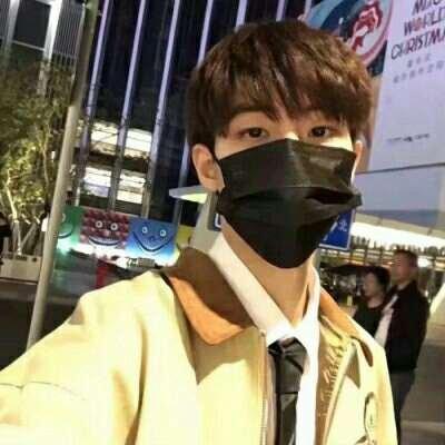 ˧����Ц������΢��ͷ��