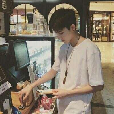 ˧����Ц������΢��ͷ��