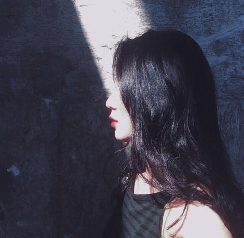 ��¶����ͷ��Ů�����屳ӰС����